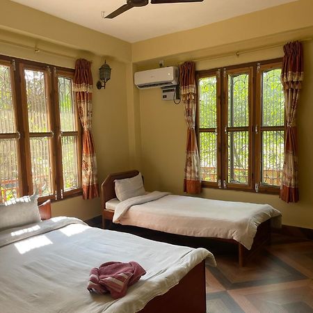 Tara Guesthouse - Sauraha,Chitwan Exteriör bild