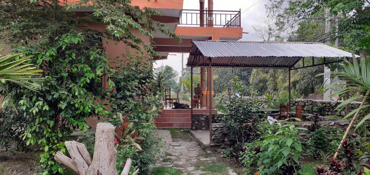 Tara Guesthouse - Sauraha,Chitwan Exteriör bild