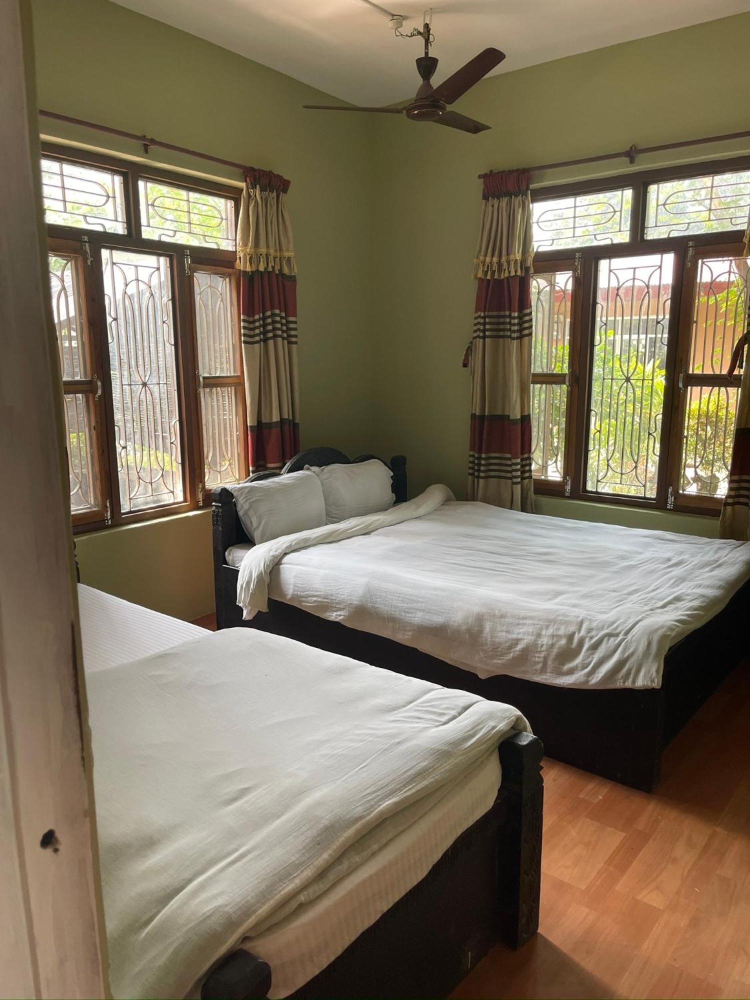 Tara Guesthouse - Sauraha,Chitwan Exteriör bild