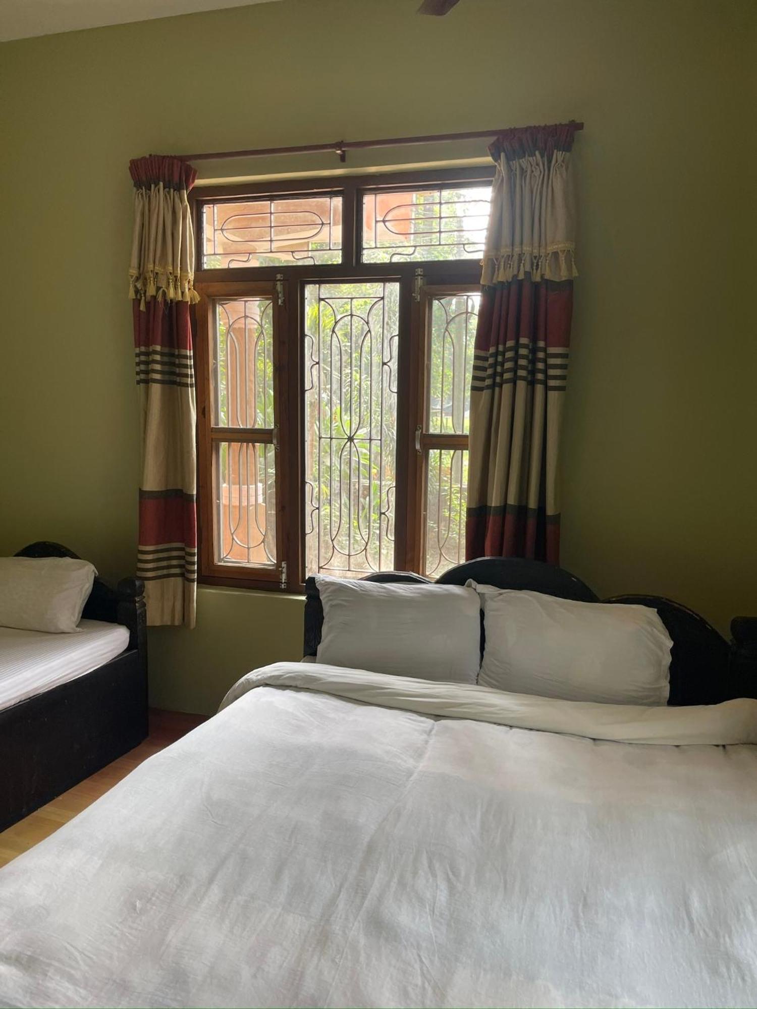 Tara Guesthouse - Sauraha,Chitwan Exteriör bild