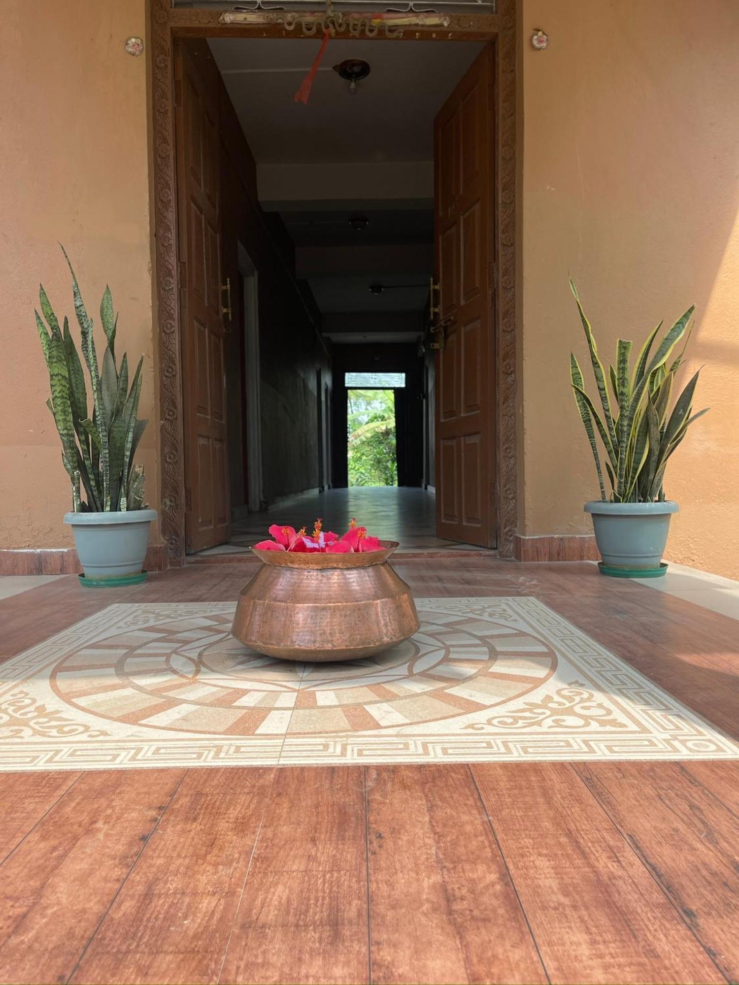 Tara Guesthouse - Sauraha,Chitwan Exteriör bild