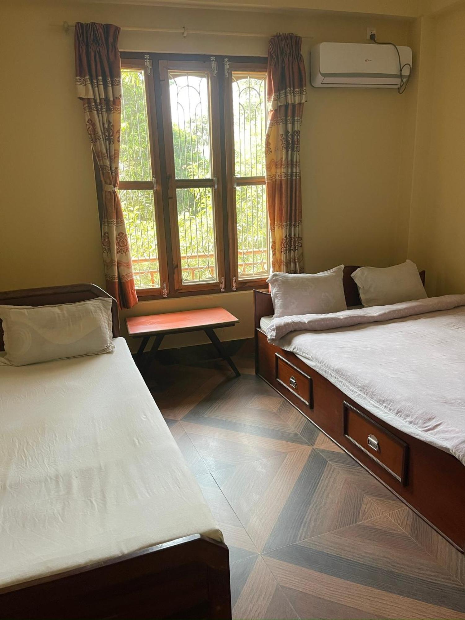 Tara Guesthouse - Sauraha,Chitwan Exteriör bild