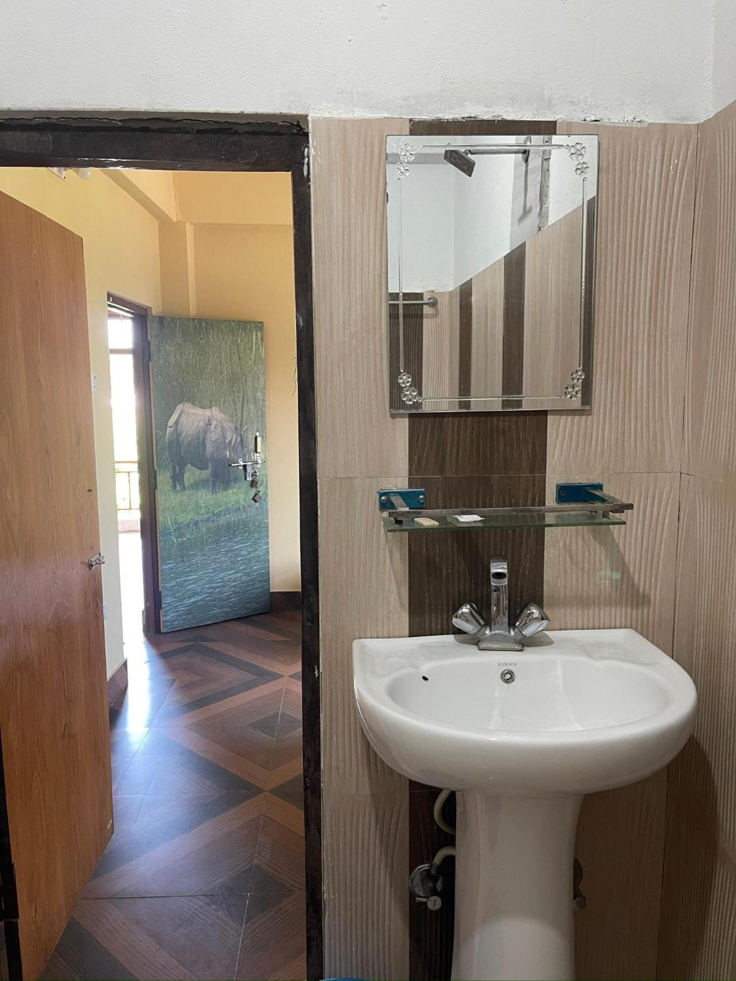 Tara Guesthouse - Sauraha,Chitwan Exteriör bild