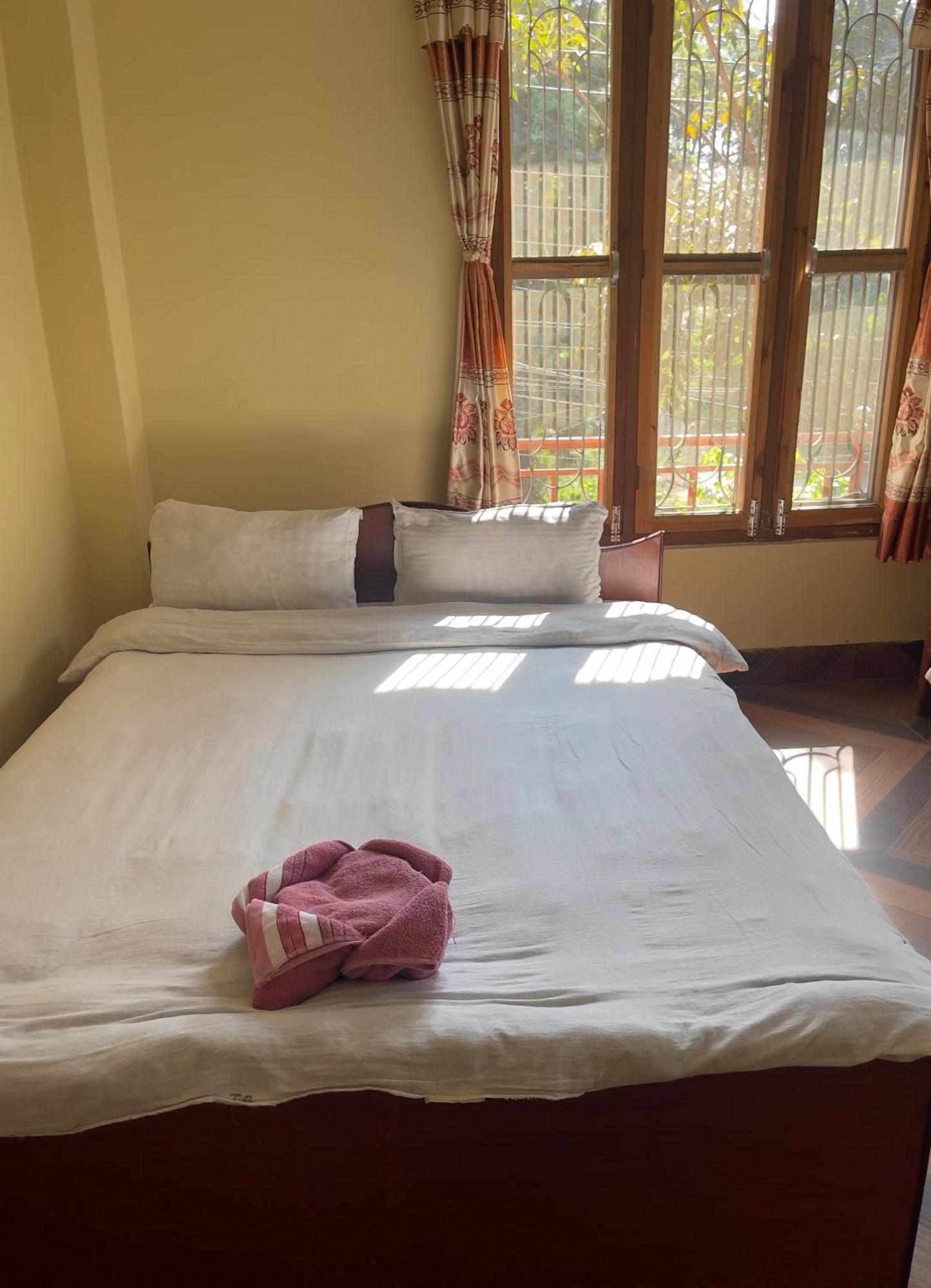 Tara Guesthouse - Sauraha,Chitwan Exteriör bild